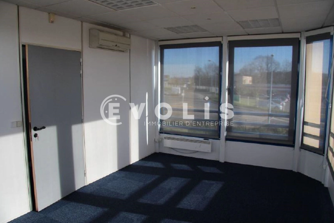 Photo 13 – location Entrepôts / activités	MARCOUSSIS (91460)