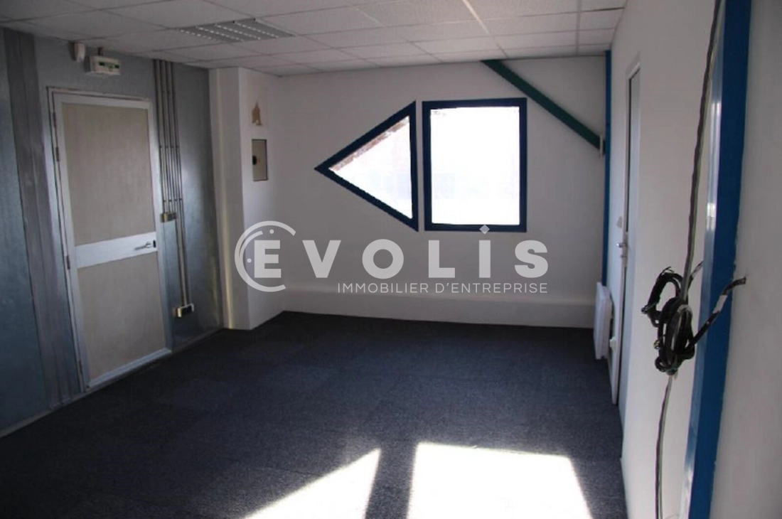 Photo 15 – location Entrepôts / activités	MARCOUSSIS (91460)