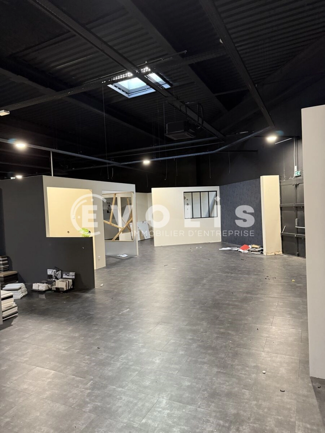 Photo 2 – location Locaux commerciaux	LES ANGLES (30133)