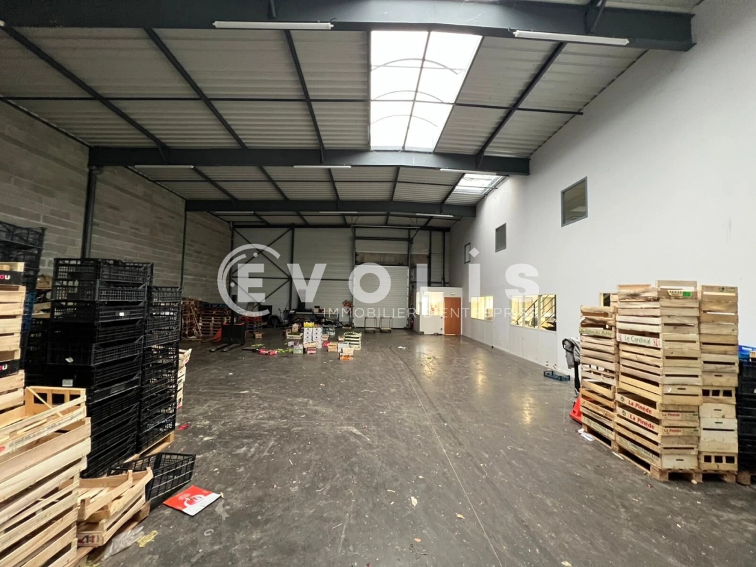 Photo 4 – location Entrepôts / activités	SAINT PRIEST (69800)