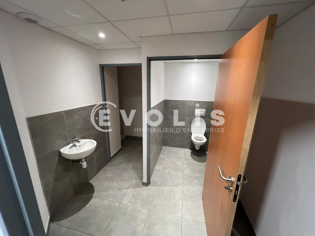 Photo 10 – location Entrepôts / activités	SAINT PRIEST (69800)