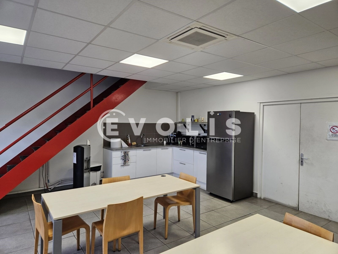 Photo 8 – location Entrepôts / activités	MAROLLES EN HUREPOIX (91630)