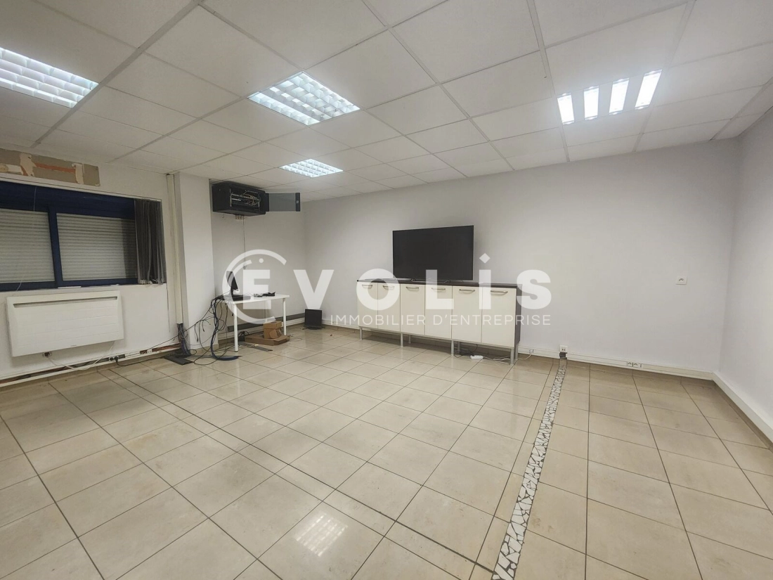 Photo 12 – vente Entrepôts / activités	SAINT JUST CHALEYSSIN (38540)