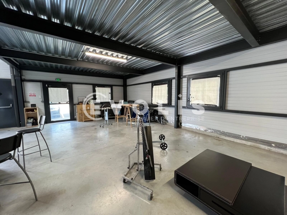 Photo 4 – location Entrepôts / activités	GENAY (69730)