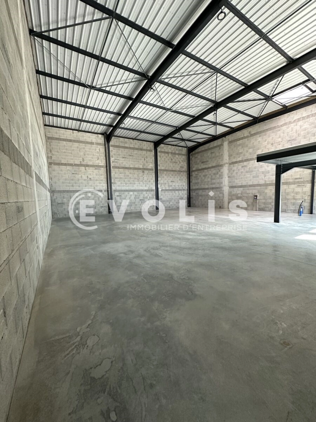 Photo 3 – location Entrepôts / activités	VOURLES (69390)