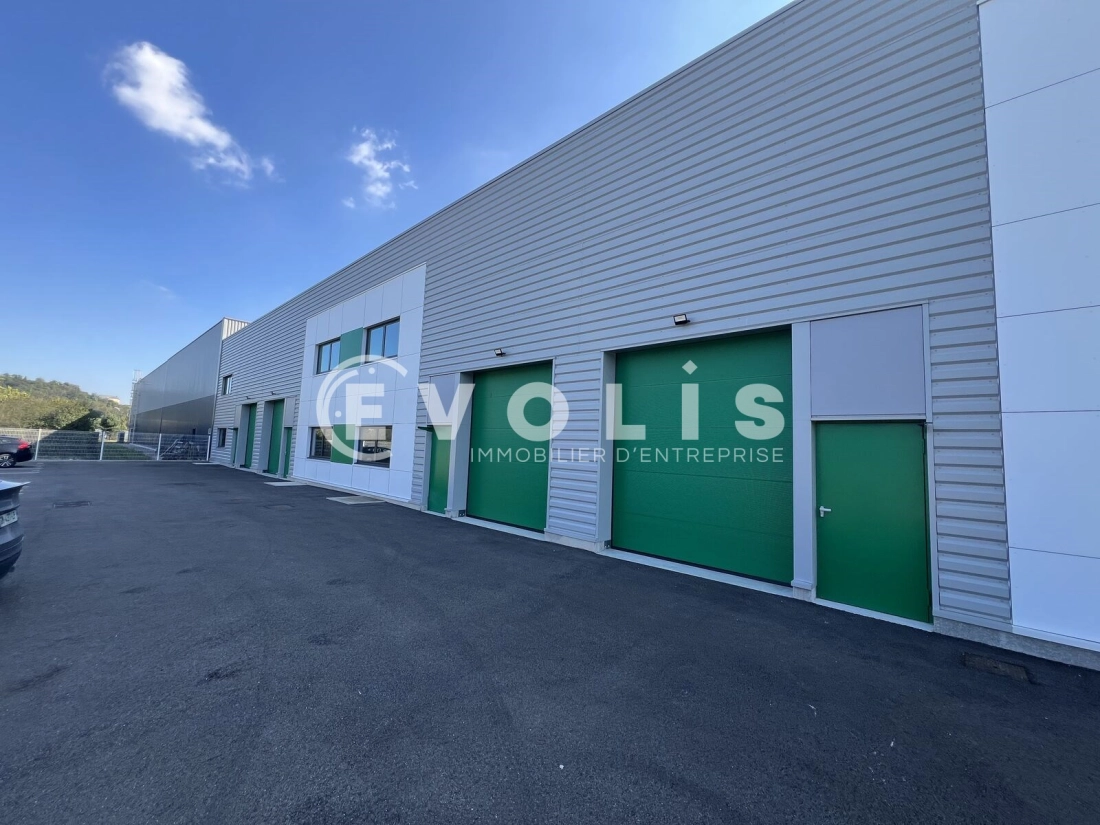 Photo 1 – location Entrepôts / activités	VOURLES (69390)