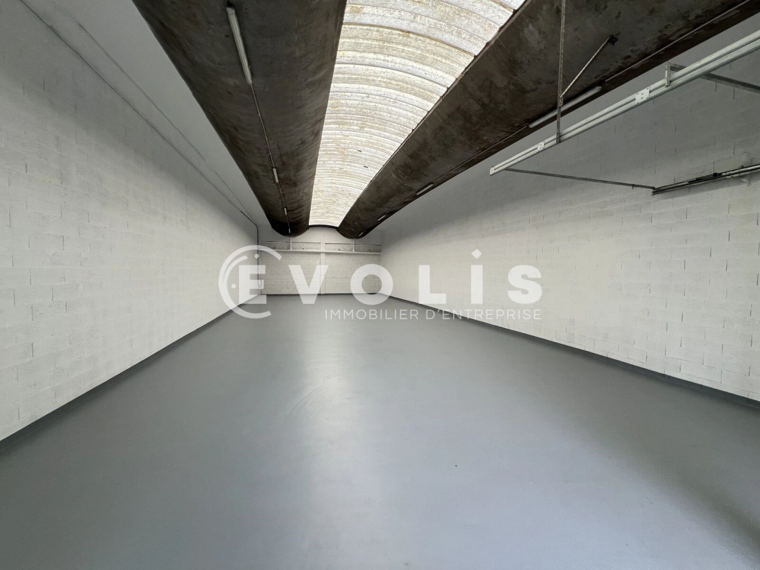 Photo 3 – location Entrepôts / activités	SAINT PRIEST (69800)