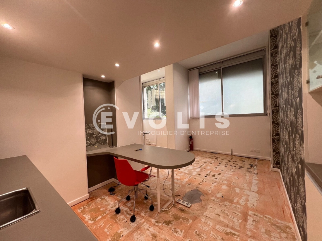 Photo 7 – vente Locaux commerciaux	JOINVILLE LE PONT (94340)