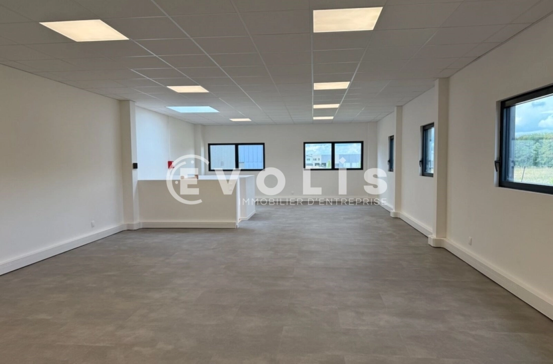 Photo 3 – location Entrepôts / activités	SAINT PIERRE DU PERRAY (91280)