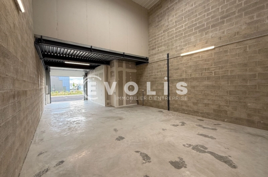 Photo 2 – location Entrepôts / activités	SAINT PIERRE DU PERRAY (91280)