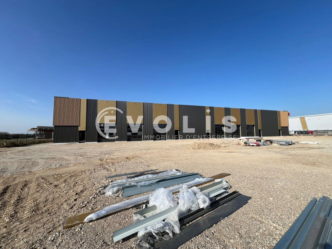 Photo 4 – location Entrepôts / activités	LA BOISSE (01120)