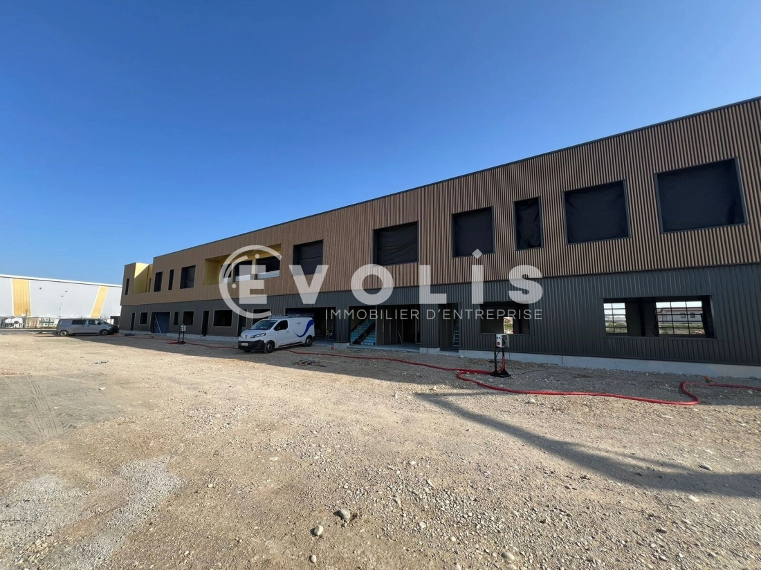 Photo 3 – location Entrepôts / activités	LA BOISSE (01120)