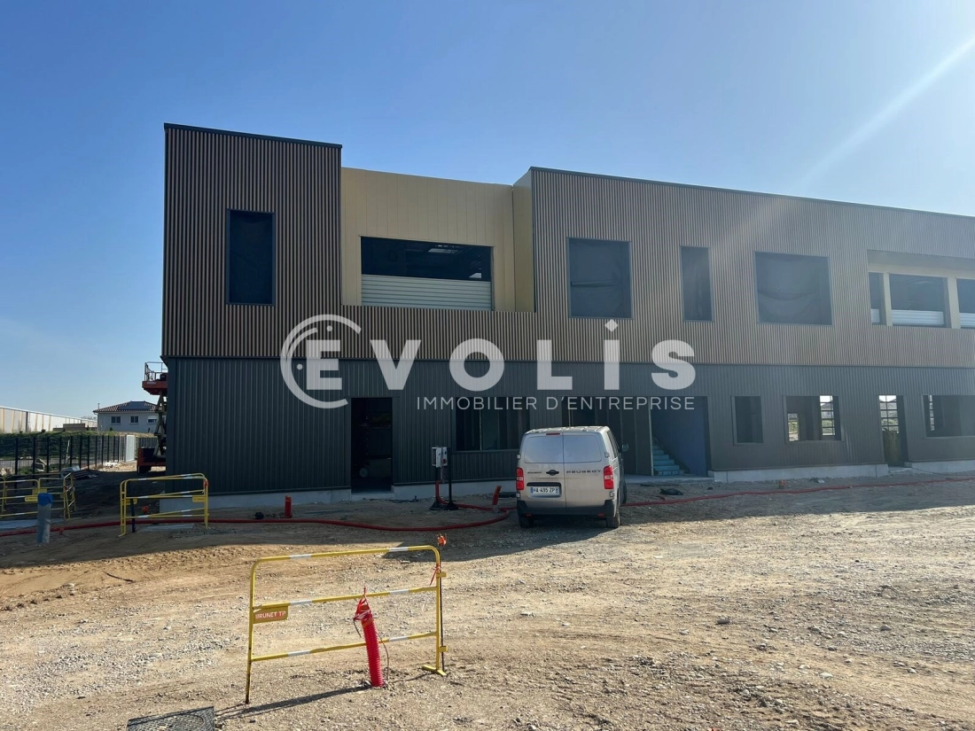 Photo 2 – location Entrepôts / activités	LA BOISSE (01120)