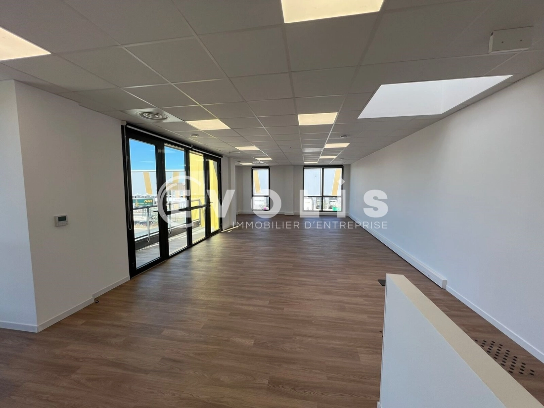 Photo 7 – location Entrepôts / activités	LA BOISSE (01120)
