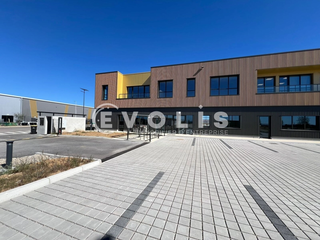 Photo 2 – location Entrepôts / activités	LA BOISSE (01120)