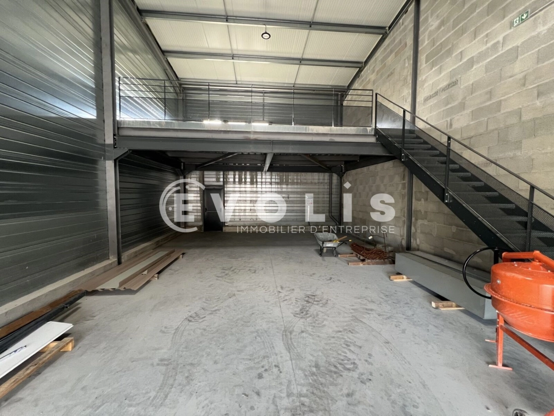 Photo 6 – location Entrepôts / activités	SAINT PRIEST (69800)