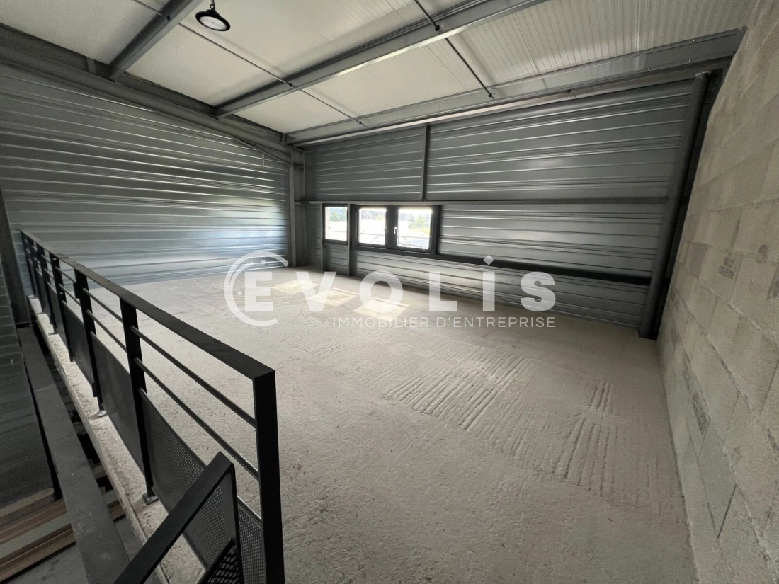 Photo 5 – location Entrepôts / activités	SAINT PRIEST (69800)