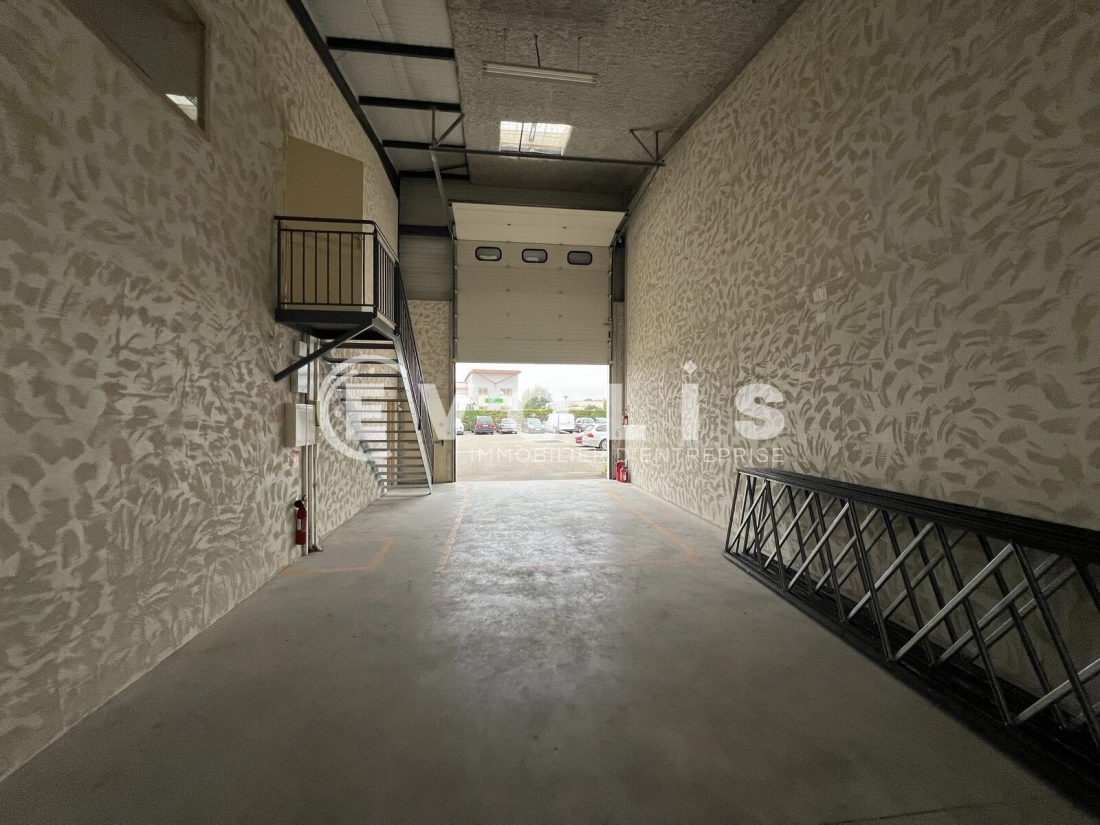 Photo 4 – location Entrepôts / activités	CHASSIEU (69680)