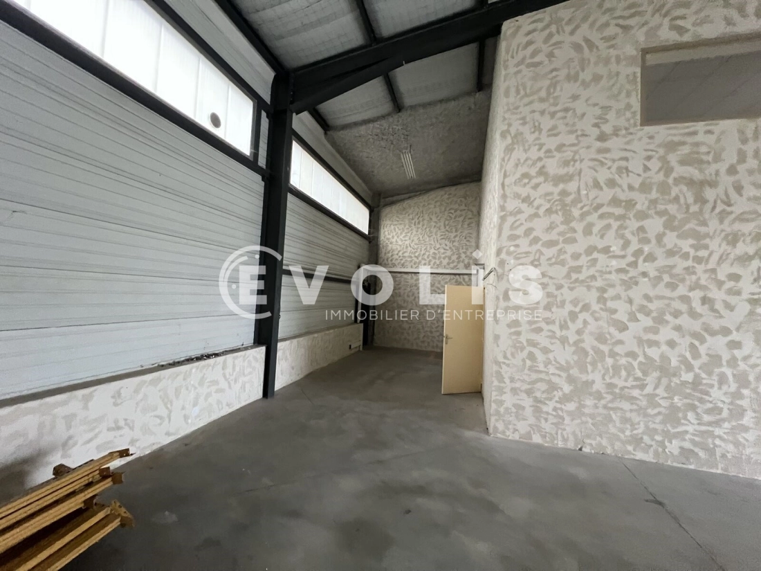 Photo 6 – location Entrepôts / activités	CHASSIEU (69680)