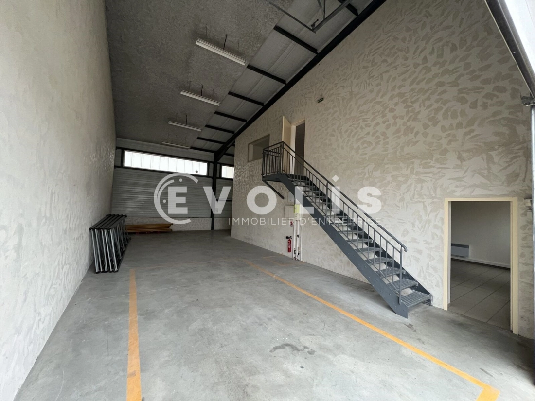 Photo 8 – location Entrepôts / activités	CHASSIEU (69680)