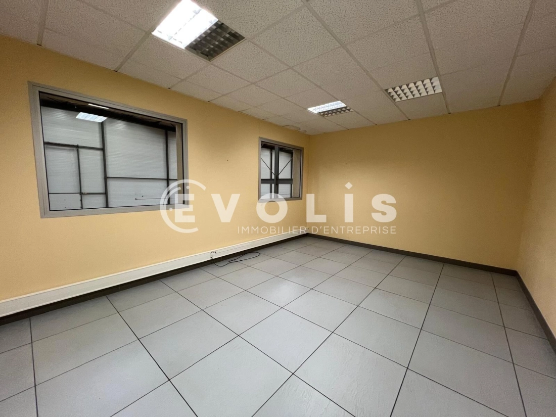 Photo 11 – vente Entrepôts / activités	LOZANNE (69380)