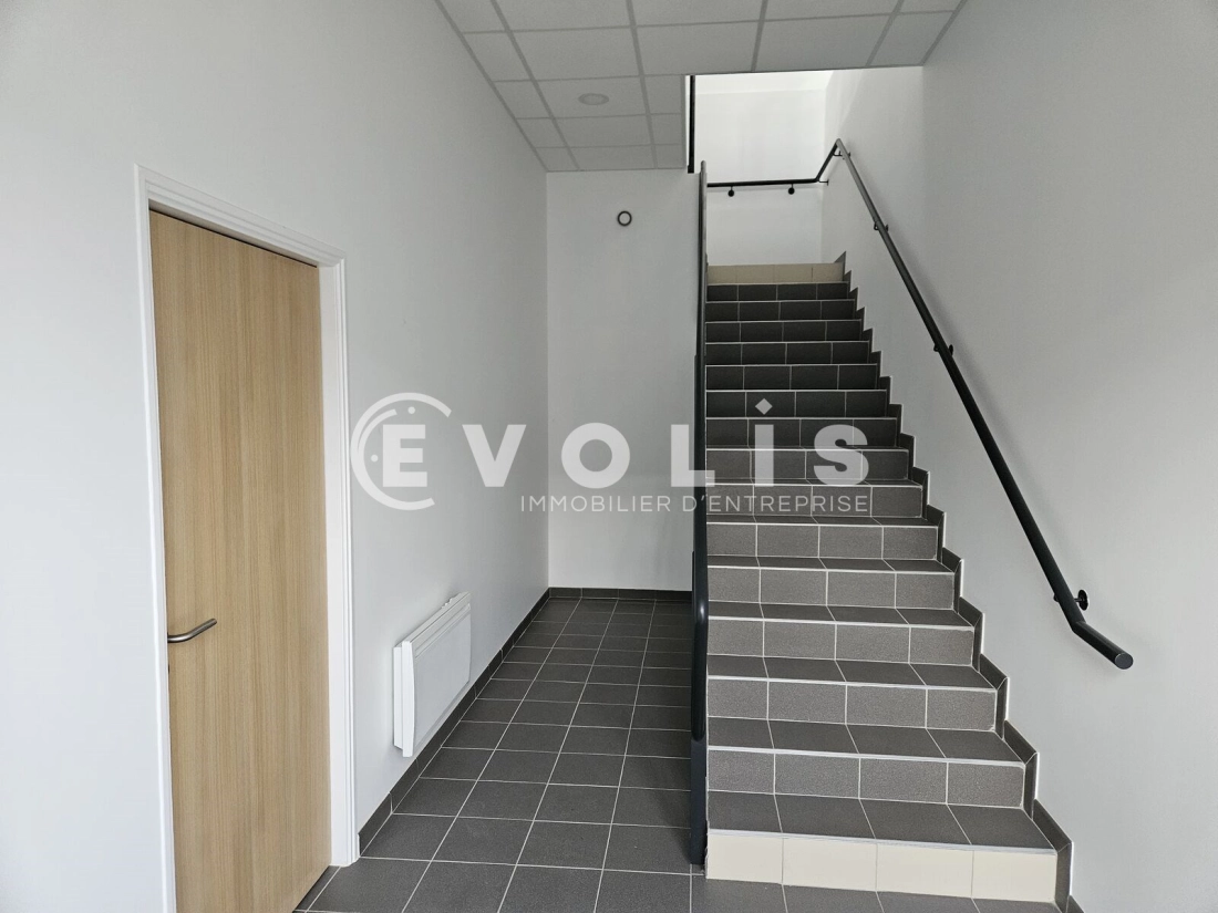 Photo 2 – location Entrepôts / activités	VILLEBON SUR YVETTE (91140)