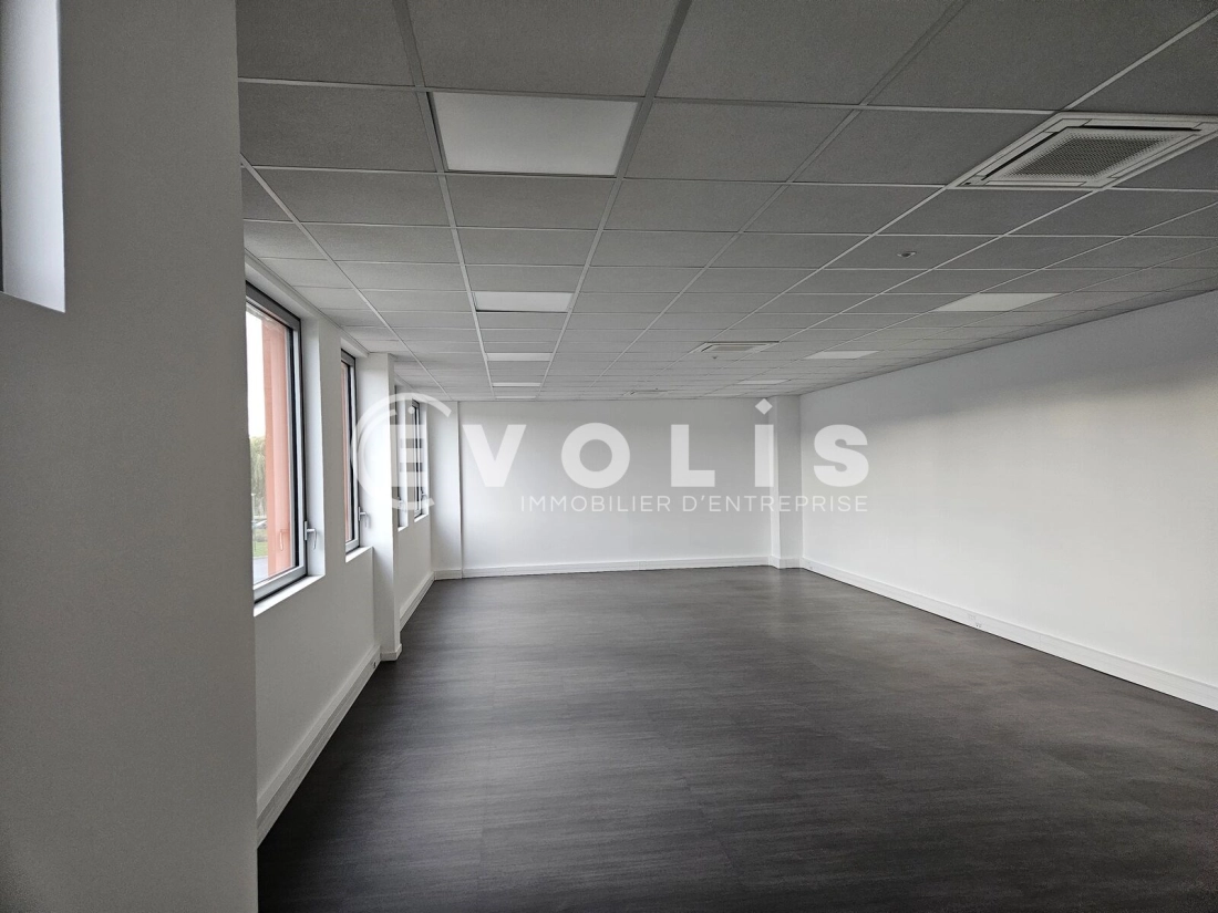 Photo 8 – location Entrepôts / activités	VILLEBON SUR YVETTE (91140)