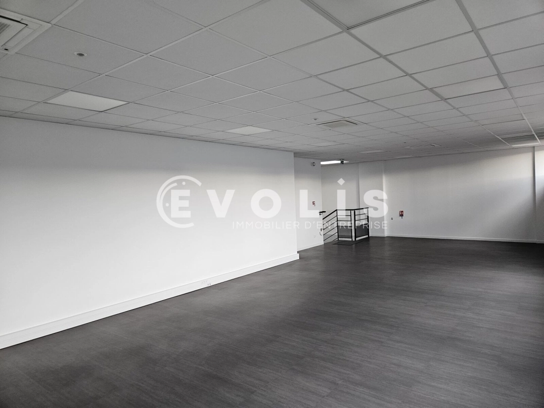 Photo 9 – location Entrepôts / activités	VILLEBON SUR YVETTE (91140)