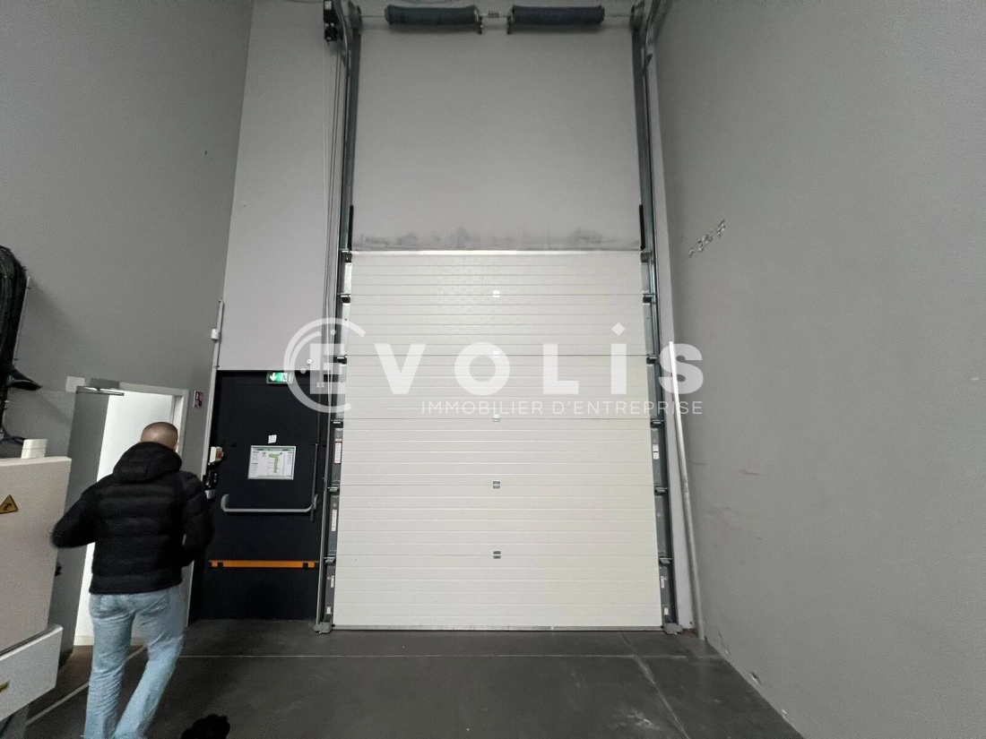 Photo 3 – location Entrepôts / activités	CHASSIEU (69680)