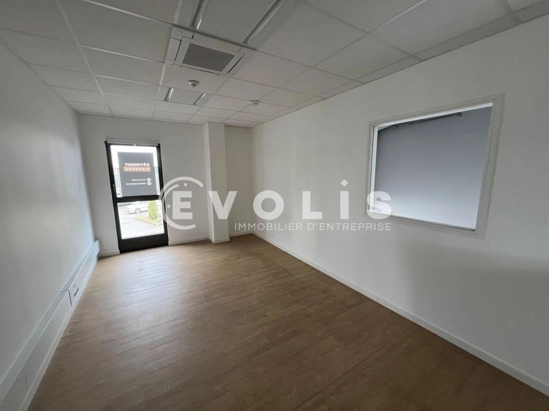 Photo 7 – location Entrepôts / activités	CHASSIEU (69680)