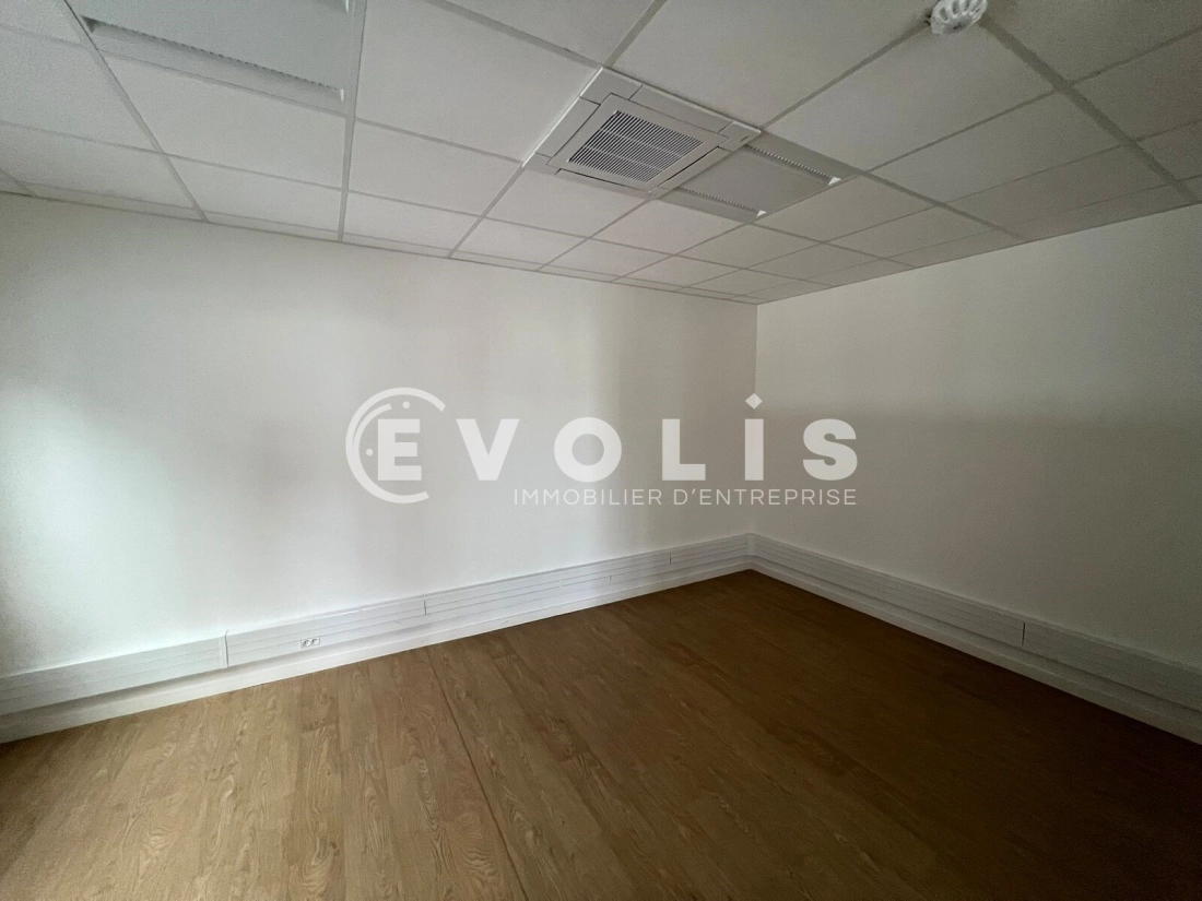 Photo 8 – location Entrepôts / activités	CHASSIEU (69680)