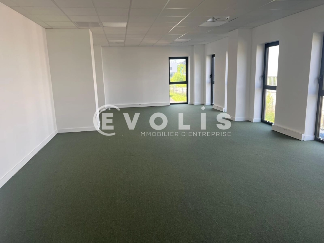 Photo 3 – vente bureaux	MONTLUEL (01120)