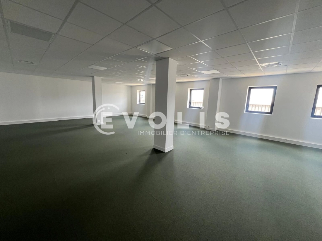 Photo 4 – vente bureaux	MONTLUEL (01120)