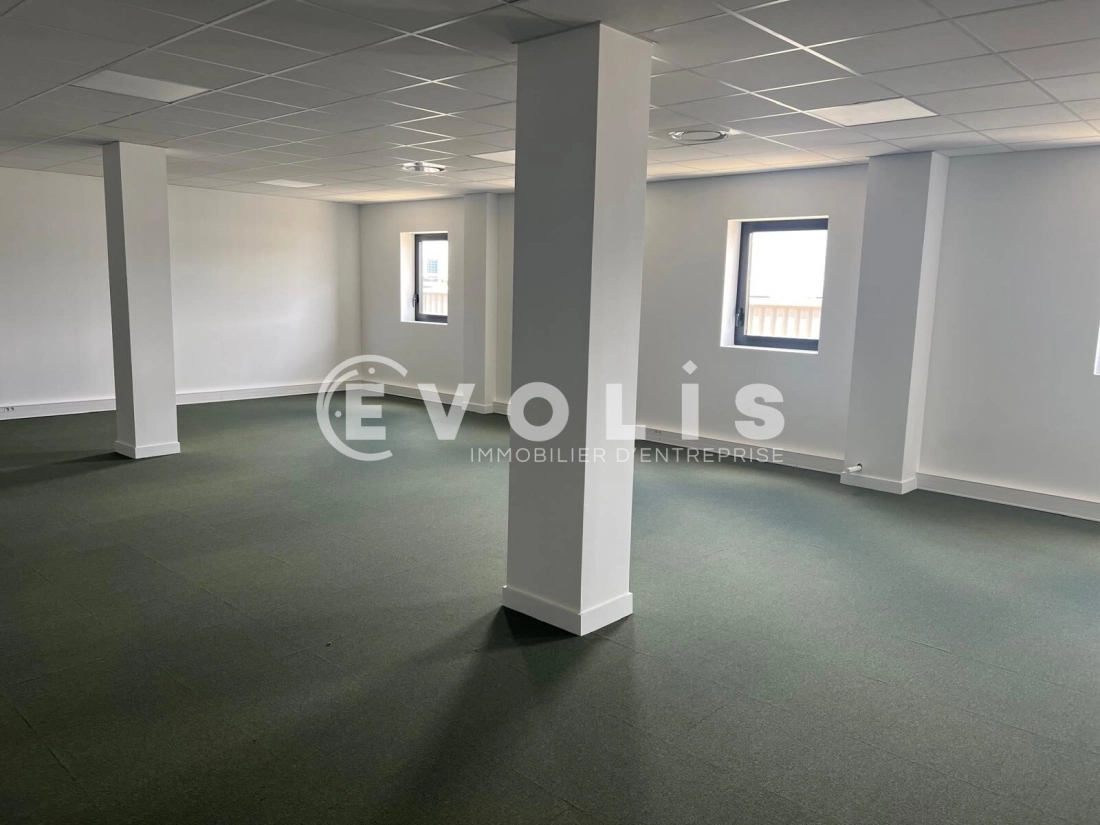 Photo 5 – vente bureaux	MONTLUEL (01120)