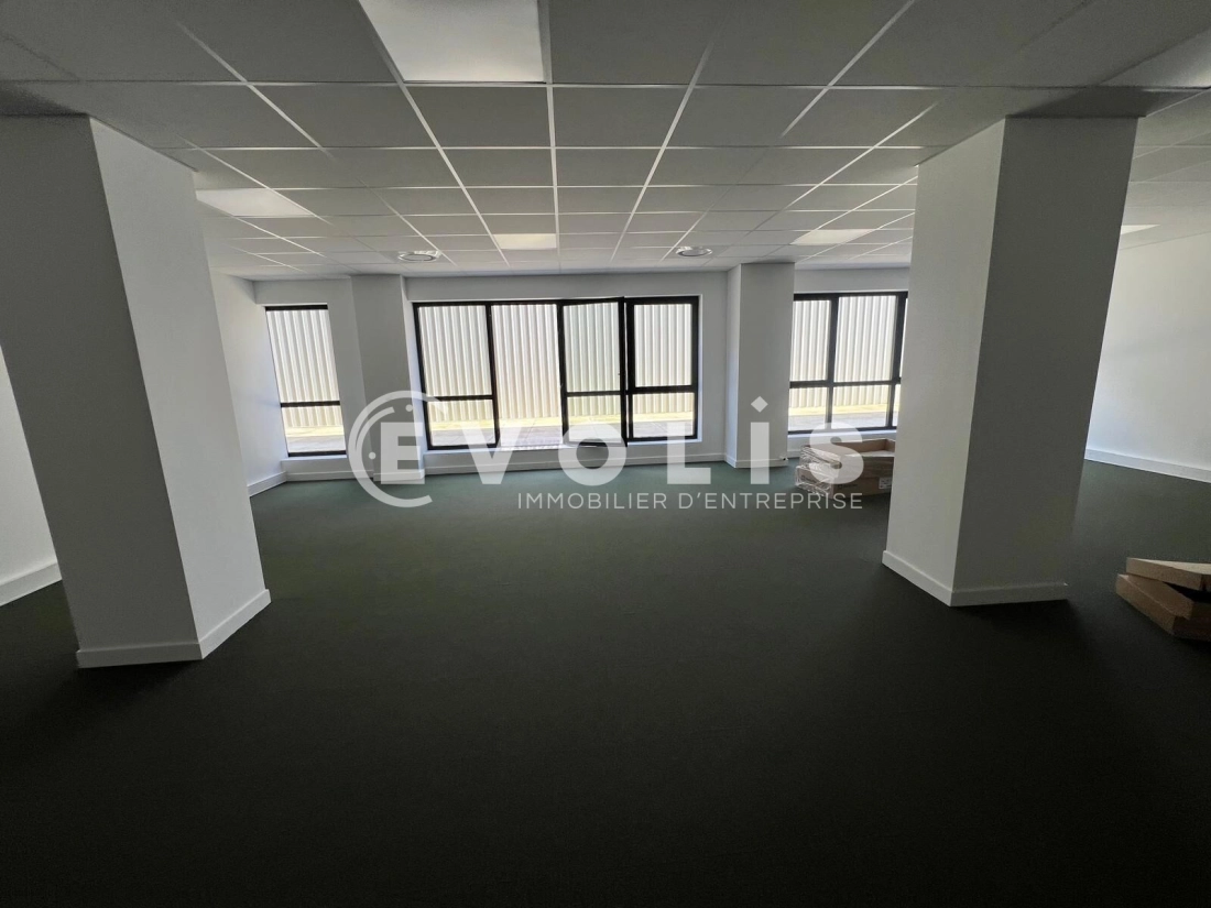 Photo 6 – vente bureaux	MONTLUEL (01120)