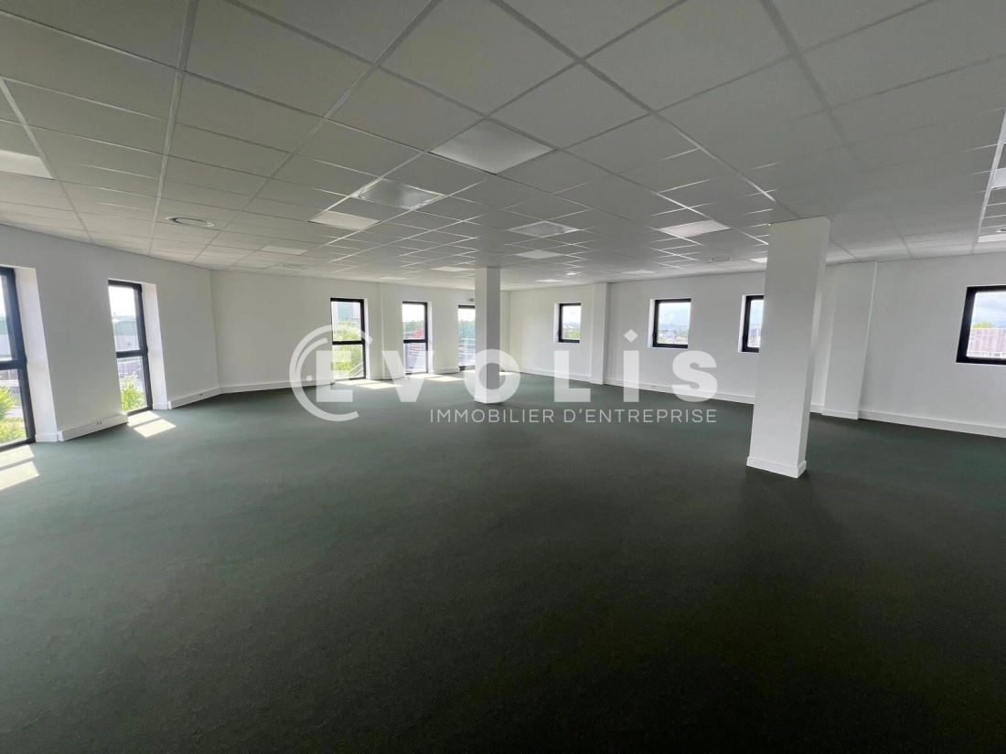 Photo 9 – vente bureaux	MONTLUEL (01120)