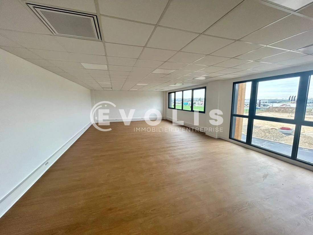 Photo 5 – location Entrepôts / activités	AVRAINVILLE (91630)