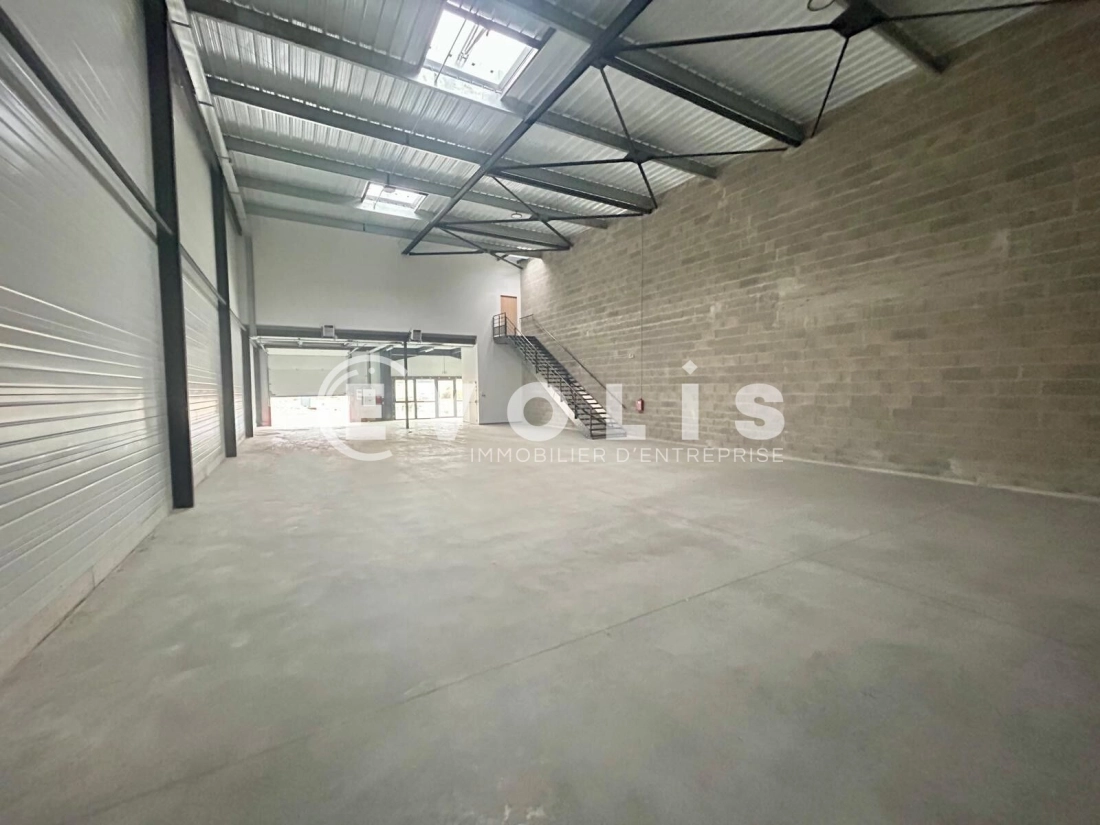 Photo 2 – location Entrepôts / activités	AVRAINVILLE (91630)