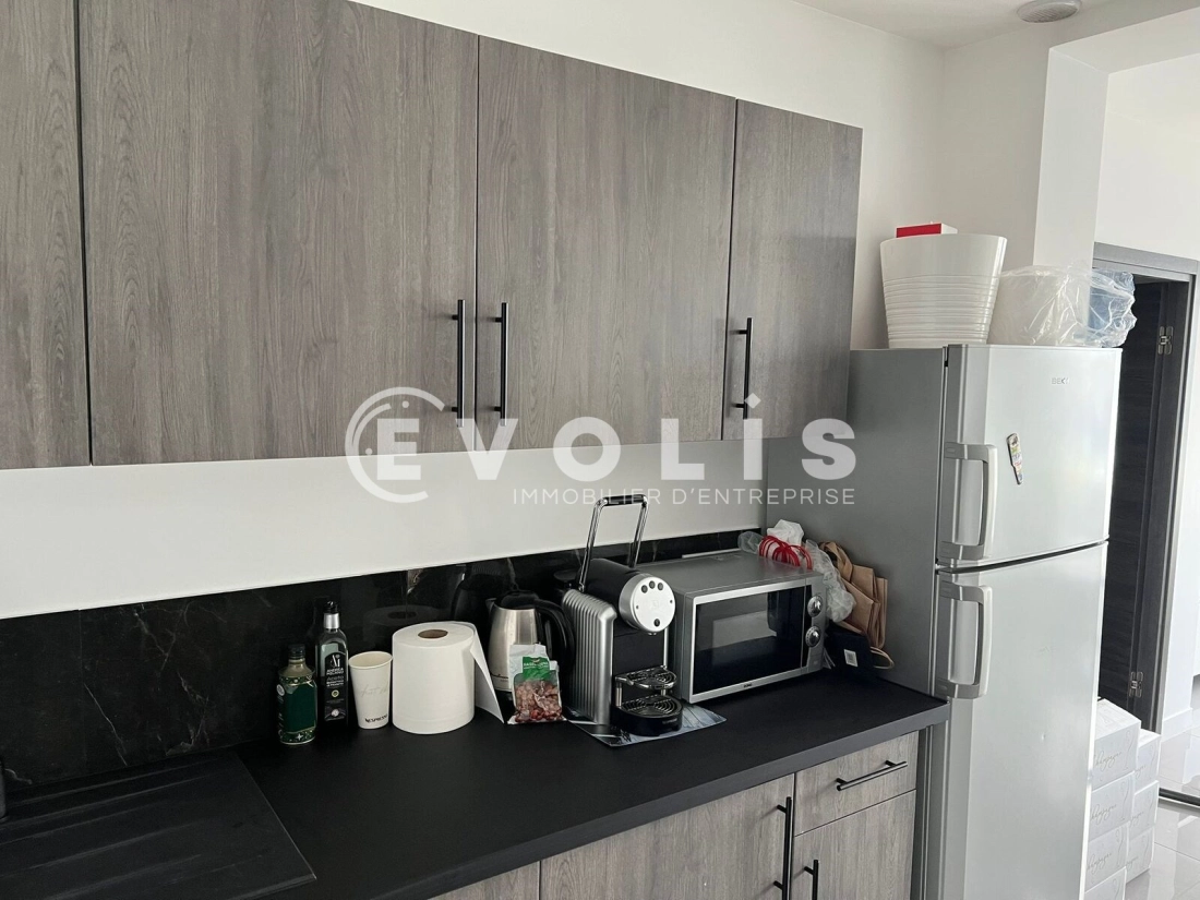 Photo 7 – location Entrepôts / activités	DECINES CHARPIEU (69150)