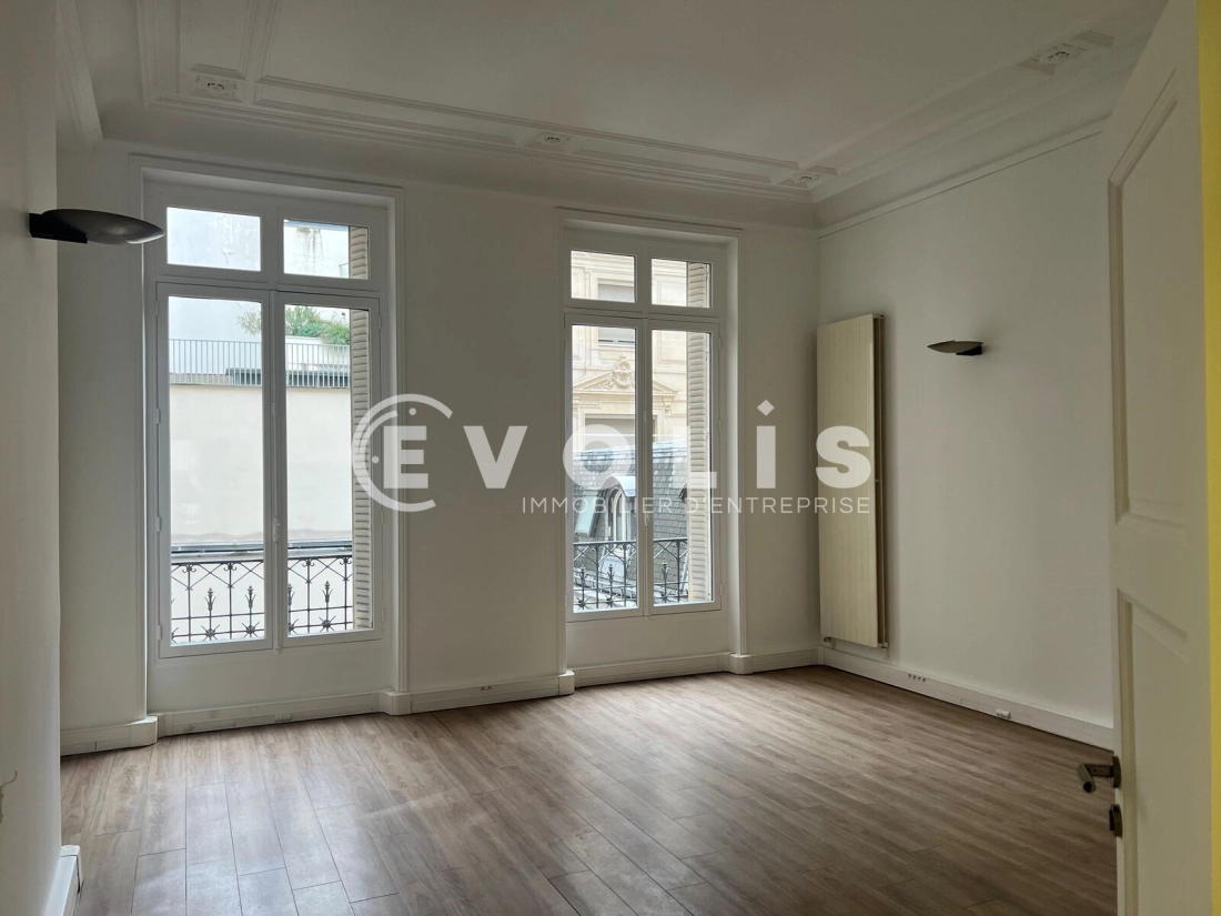 Photo 8 – location bureaux	PARIS (75008)