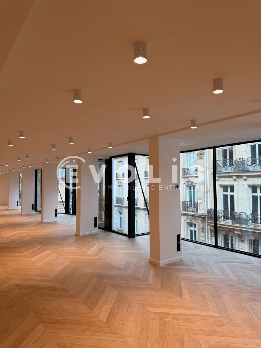 Photo 2 – location bureaux	PARIS (75008)