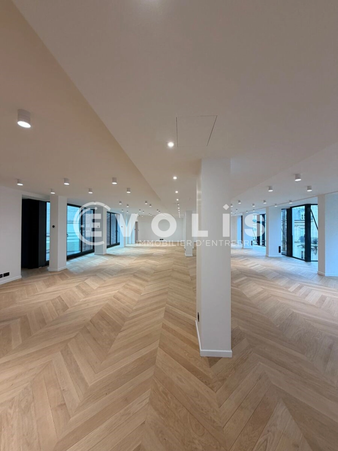 Photo 1 – location bureaux	PARIS (75008)