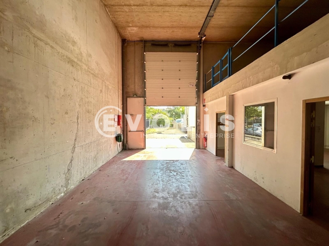 Photo 1 – location Entrepôts / activités	GRIGNY (91350)