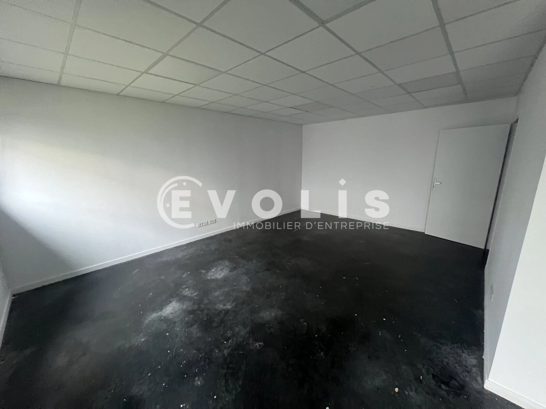 Photo 8 – location Entrepôts / activités	COMBS LA VILLE (77380)