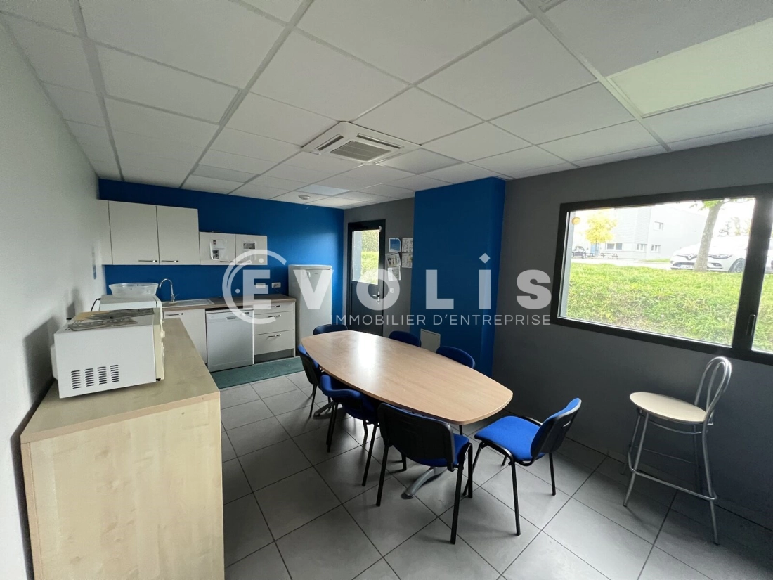 Photo 3 – vente Entrepôts / activités	FLEURIEUX SUR L'ARBRESLE (69210)