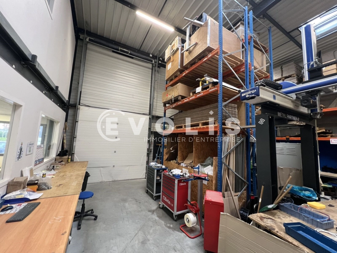 Photo 4 – vente Entrepôts / activités	FLEURIEUX SUR L'ARBRESLE (69210)