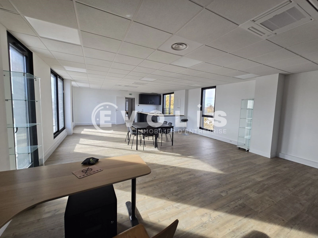 Photo 5 – location Locaux commerciaux	MARCOUSSIS (91460)