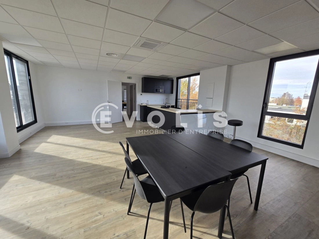 Photo 7 – location Locaux commerciaux	MARCOUSSIS (91460)