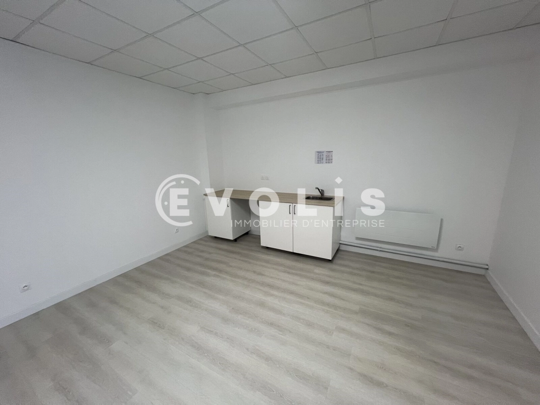 Photo 6 – location Entrepôts / activités	SERRIS (77700)