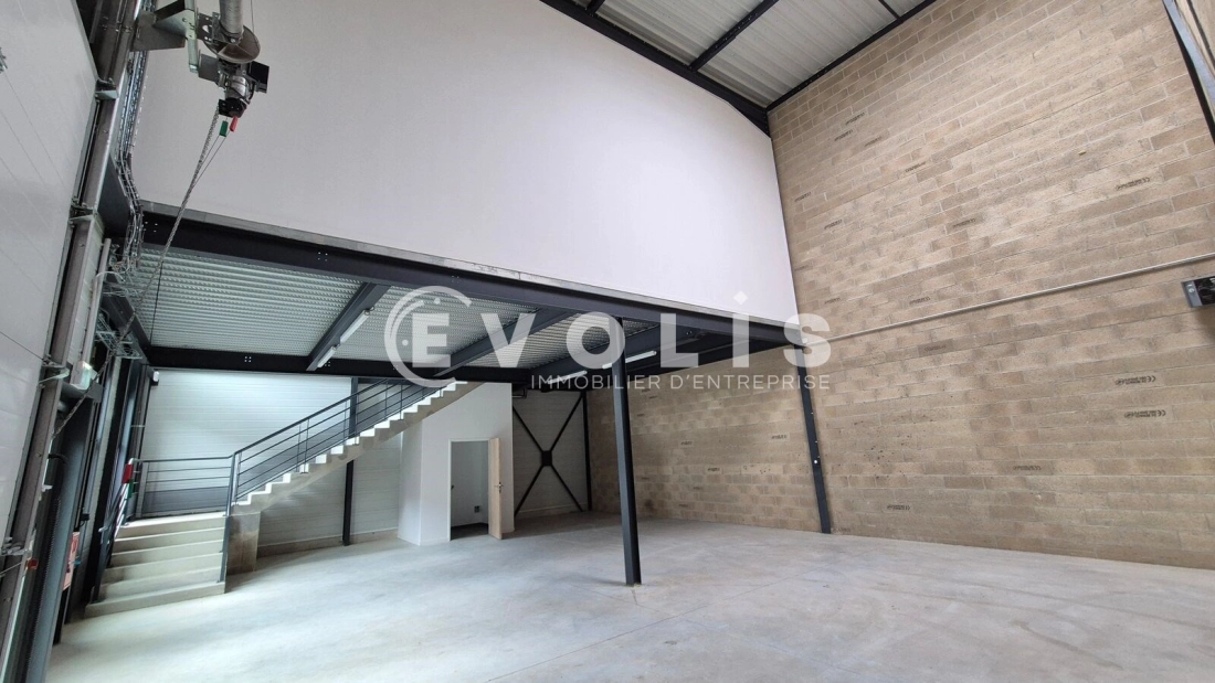 Photo 2 – location Entrepôts / activités	BAILLY ROMAINVILLIERS (77700)